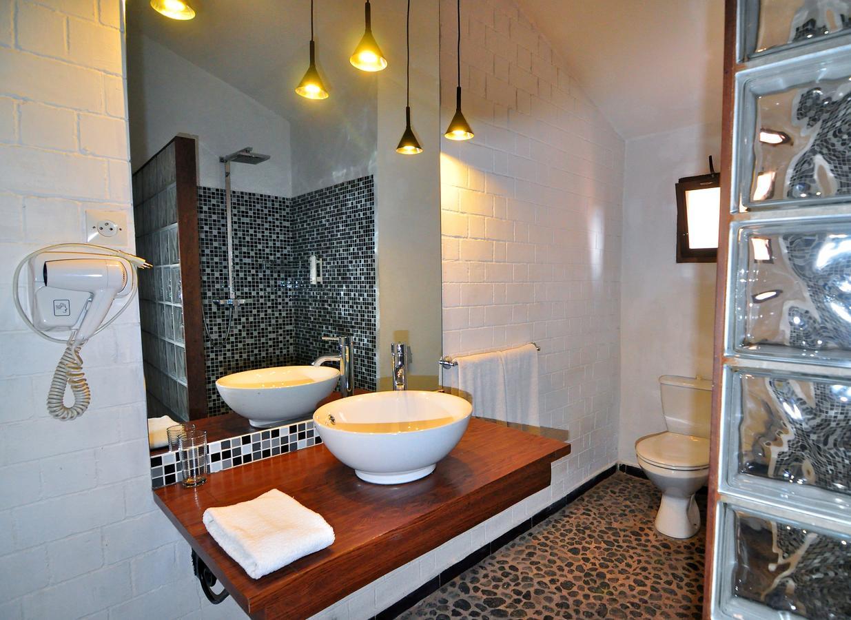 Rova Hotel Антананариву Экстерьер фото
