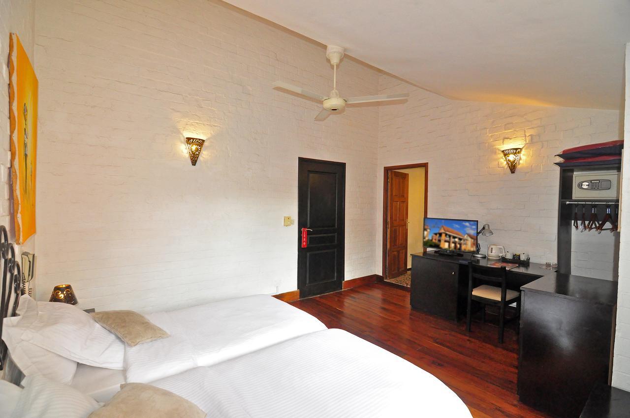 Rova Hotel Антананариву Экстерьер фото