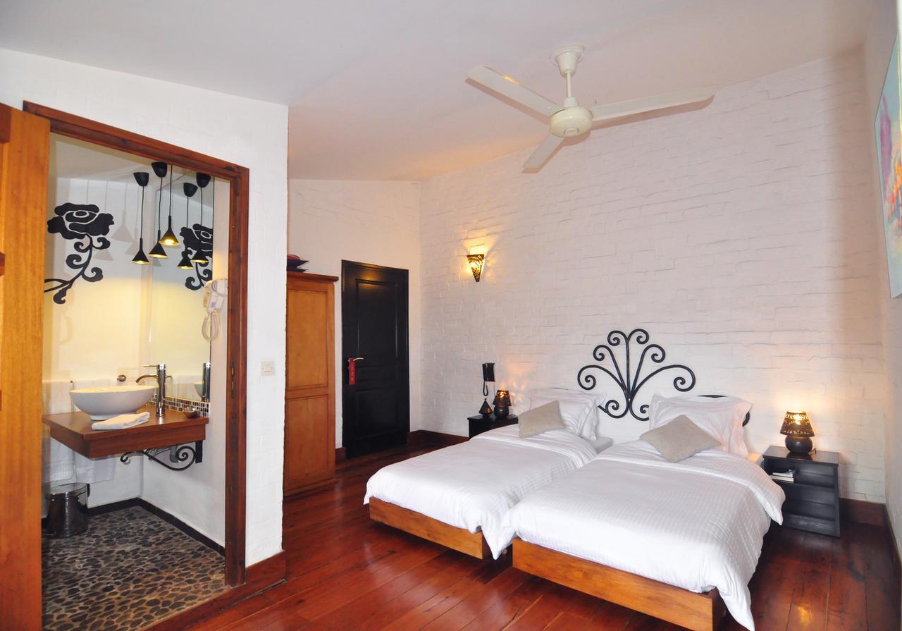 Rova Hotel Антананариву Экстерьер фото